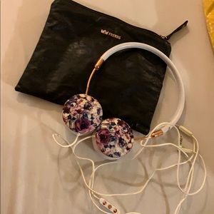 Frends over the eat head phones